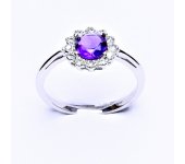 Zlatý prsten, bílé zlato, přírodní tmavý ametyst, čiré zirkony, T 1495