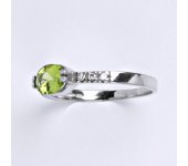 Zlatý prsten,přírodní olivín, bílé zlato 14 ct, váha 2,20 g VR 237