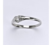 Zlatý prsten s briliantem (diamantem), bílé zlato 14 kt, T 1483