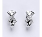 Náušnice z bílého zlata 14 karátů, syntetický zirkon, zapínání na patent, váha 3,55 g 