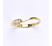 Prsten z červeného zlata 14 karátů, syntetický zirkon, váha 1,71 g, vel.54,5. 