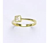 Prsten ze žlutého zlata 14 karátů, syntetický zirkon, váha 1,78 g, vel.53,5