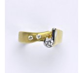Prsten kombinace žluté a bílé zlato, syntetický zirkon, váha 3,89 g, vel.52,5 
