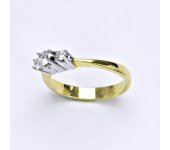 Prsten kombinace žluté a bílé zlato 14 karátů,  syntetický zirkon, váha 2,68 g, vel.52   
